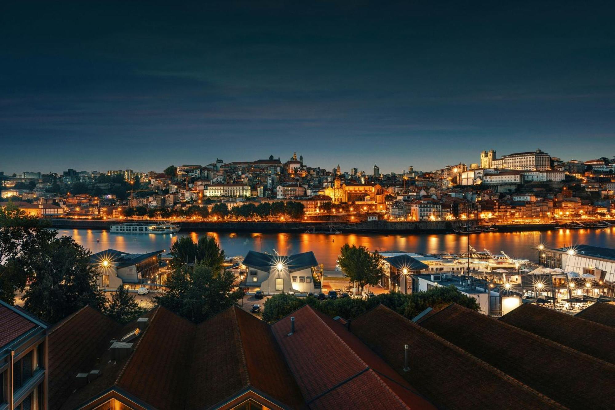 Forte De Gaia, Autograph Collection ヴィラ・ノヴァ・デ・ガイア エクステリア 写真 The city of Coimbra at night