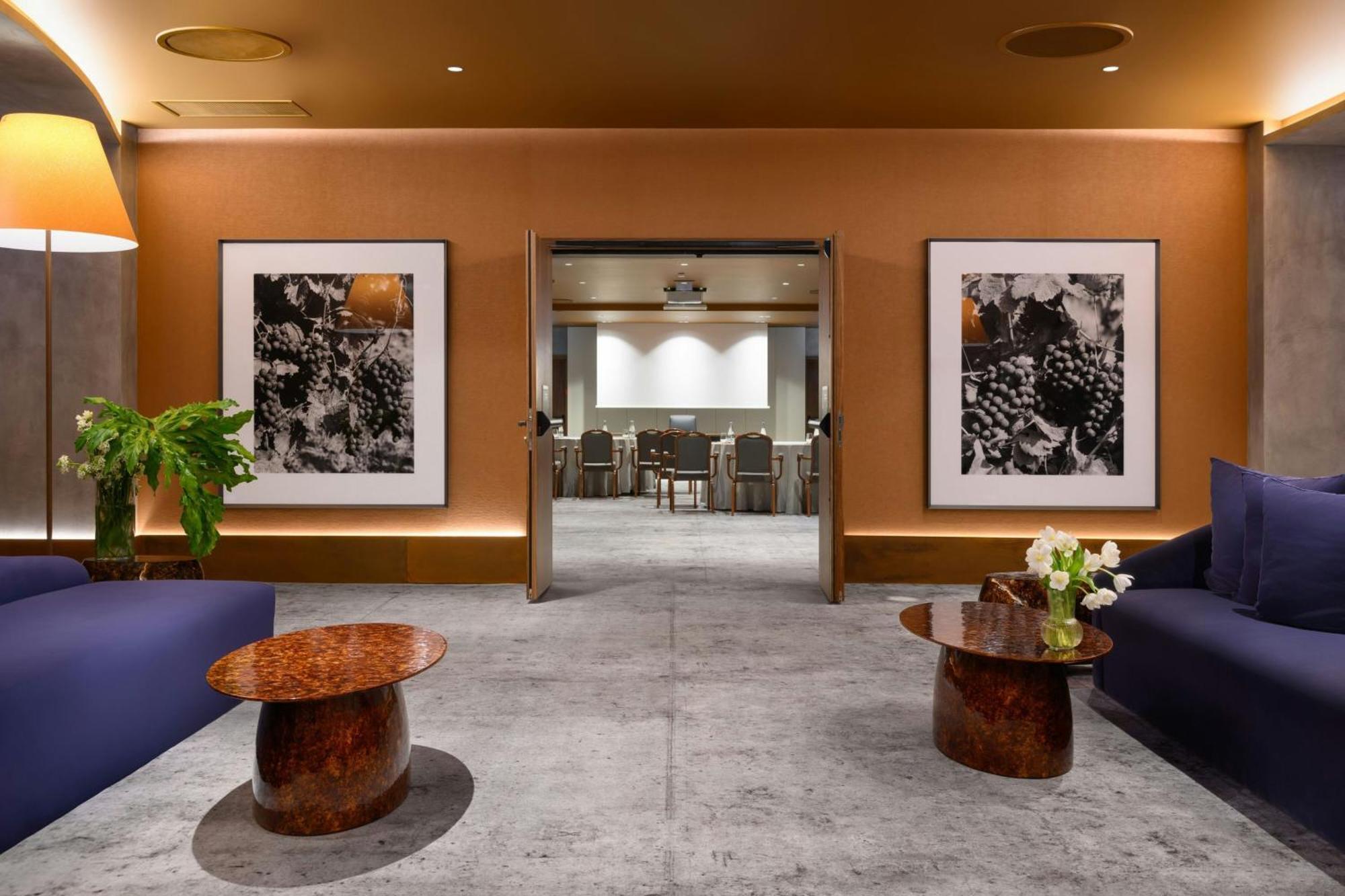 Forte De Gaia, Autograph Collection ヴィラ・ノヴァ・デ・ガイア エクステリア 写真 The Club lounge at Hong Kong International Airport