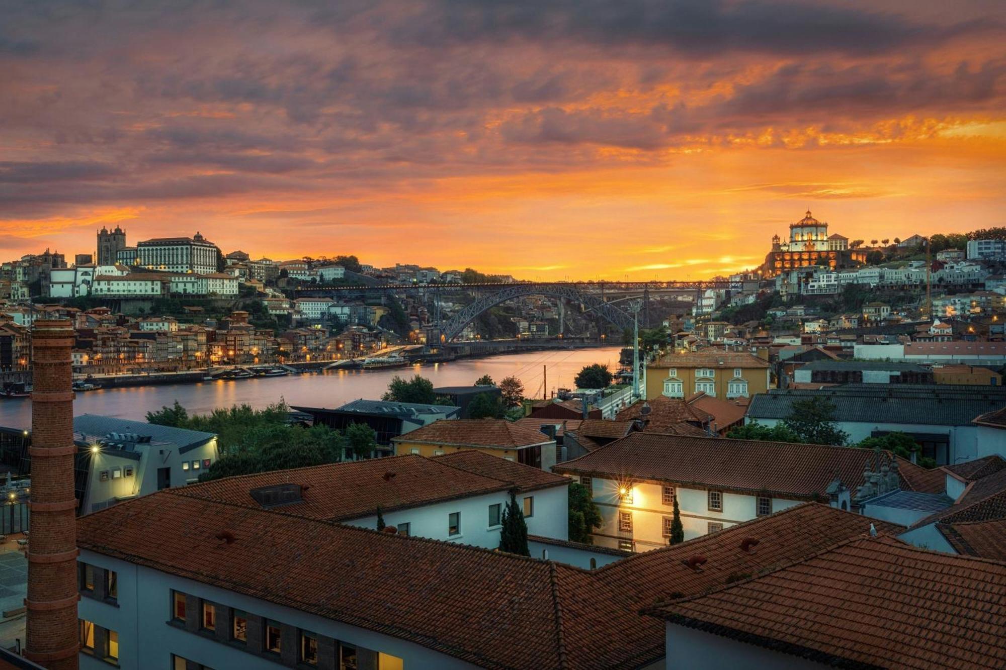 Forte De Gaia, Autograph Collection ヴィラ・ノヴァ・デ・ガイア エクステリア 写真 Sunset over the Tejo River